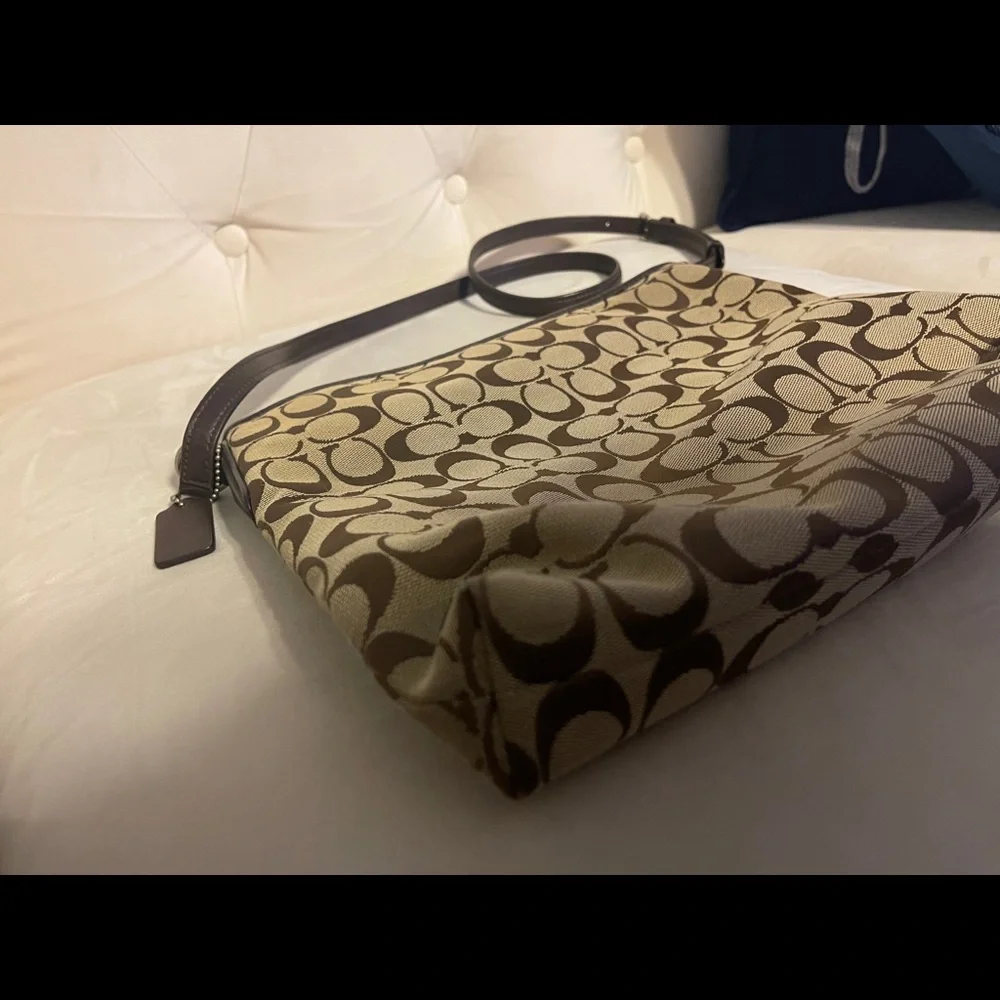Authentic Coach Crossbody - Picture 9 of 12